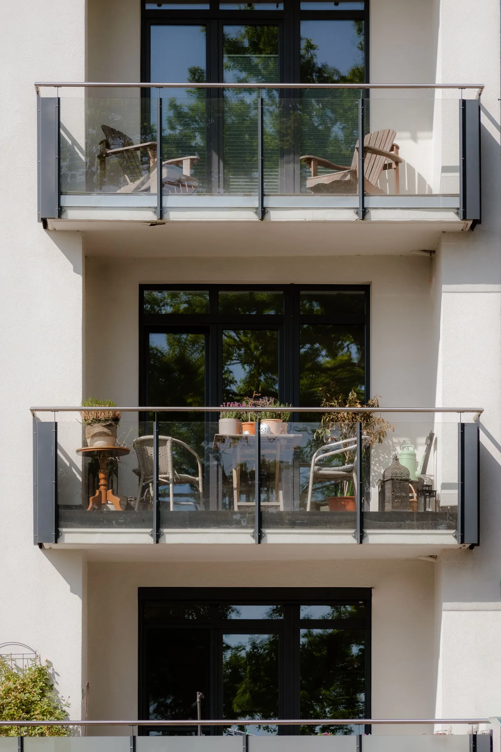 Cam balkon öncesi — açık balkon